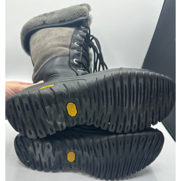 UGG Women’s Adirondack III Black Grey Winter Boot Size US 10 Vibram Lace Sherpa - Picture 4 of 4